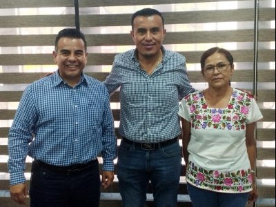 <a href="/noticias/revisan-ejecutivo-estatal-y-ayuntamiento-de-ayala-peticiones-de-antorcha-campesina">REVISAN EJECUTIVO ESTATAL Y AYUNTAMIENTO DE AYALA PETICIONES DE ANTORCHA CAMPESINA</a>