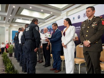 <a href="/noticias/egresan-elementos-de-la-policia-estatal-y-municipal-del-programa-de-formacion-inicial-para">EGRESAN ELEMENTOS DE LA POLICÍA ESTATAL Y MUNICIPAL DEL “PROGRAMA DE FORMACIÓN INICIAL PARA...</a>